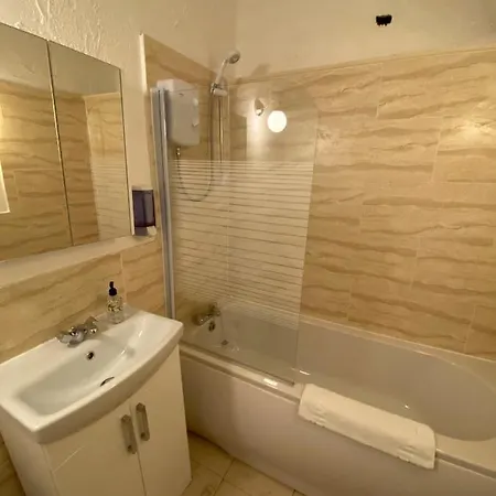 The Royal Oak Sparkbridge Hotel 3*
